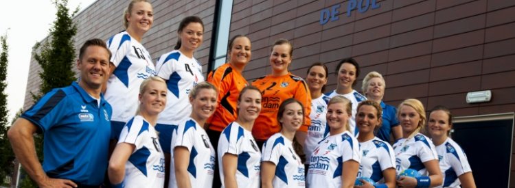 Met flitsend handbal wint Bentelo van Nieuw Heeten.