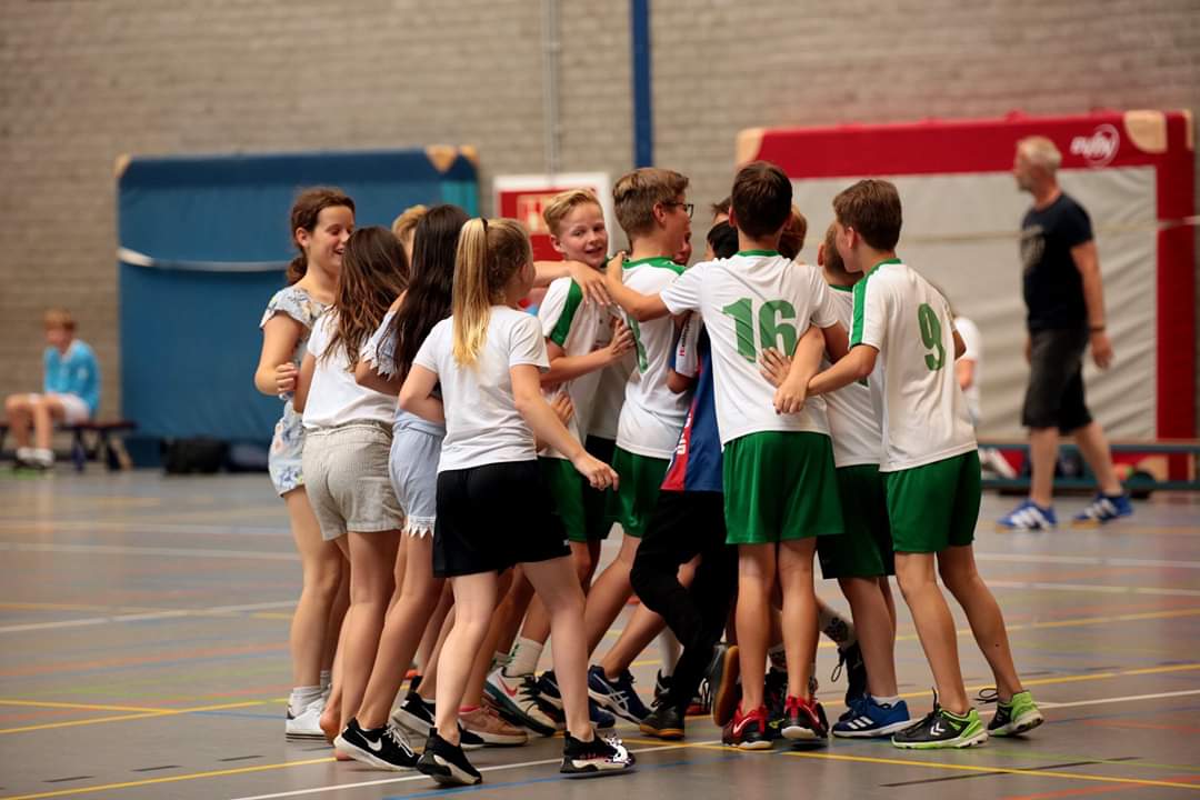 Nibbixwoud en Wateringen schoolhandbalkampioenen