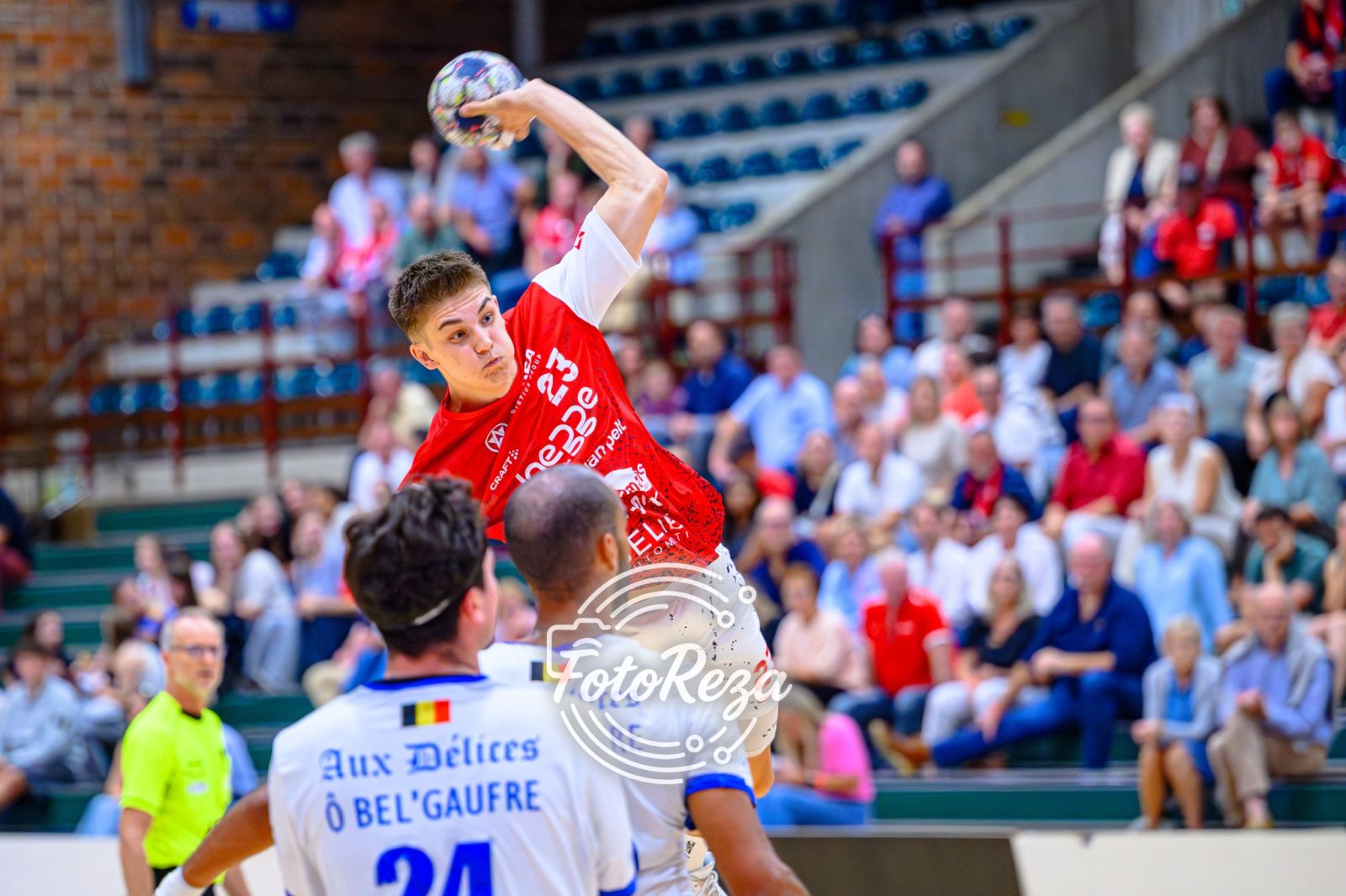 SPORTING PELT HOUDT VOELING MET TOP NA WINST OP AALSMEER