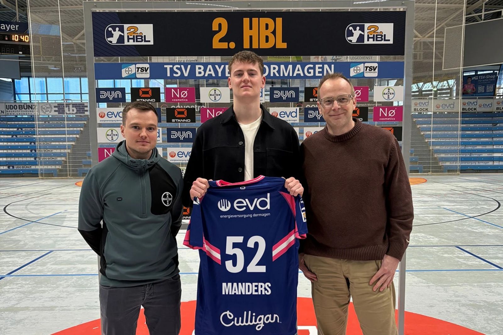 TSV BAYER DORMAGEN HAALT LIJNSPELER DRIEK MANDERS BINNEN