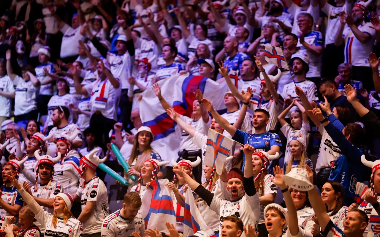 DAG 2: FAVORIETEN MAKEN GEEN FOUT; DENEMARKEN OPPERMACHTIG