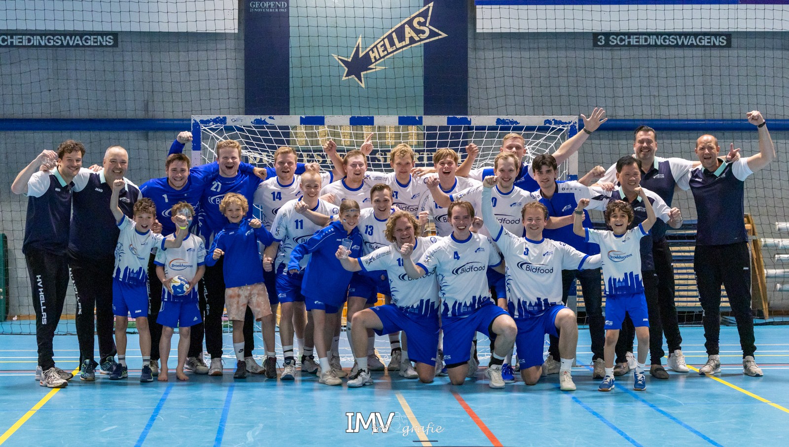 HELLAS LAAT SUPPORTERS IN LAATSTE THUISWEDSTRIJD NOG GENIETEN