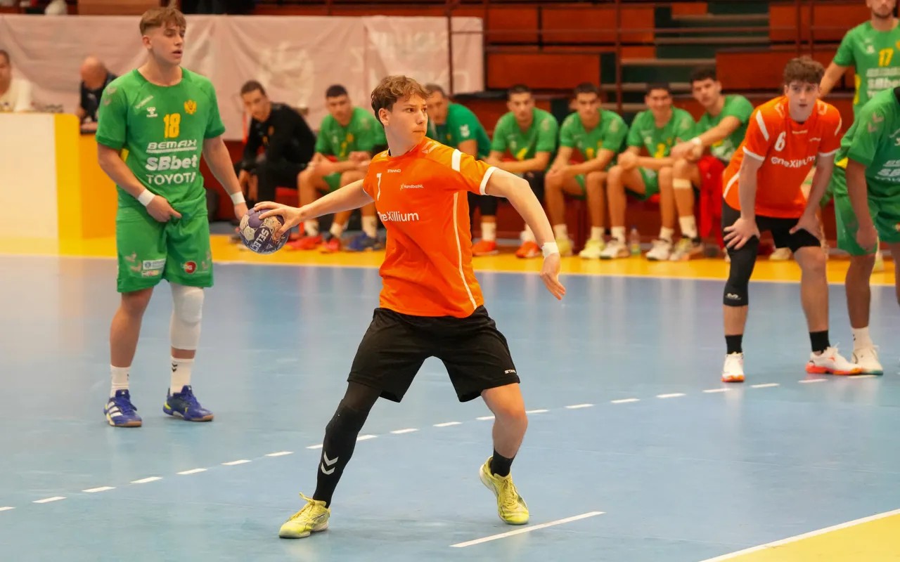 ORANJE U18 TE LAAT OP STOOM,  MIST EK 2026 OP EEN HAAR NA