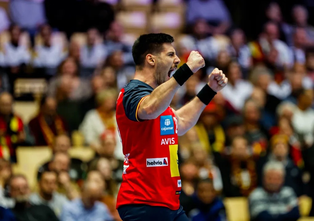 DAG 1: REGEREND KAMPIOEN FRANKRIJK WINT RUIM; DUITSLAND STERKSTE IN PIKANT DUEL