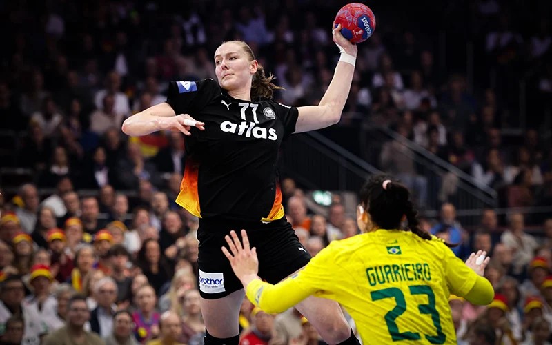 DUITSLAND ONTTROONT WERELDKAMPIOEN FRANRKIJK; FINALE BEREIKT