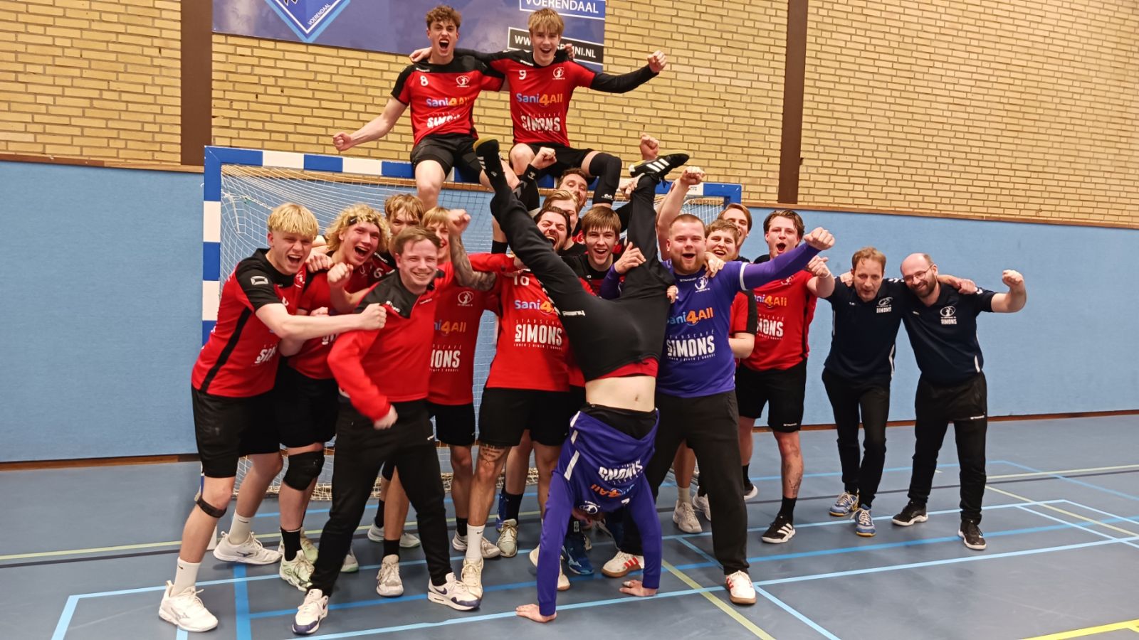 ARTEMIS ’15 STAP VOOR STAP HOGEROP; EREDIVISIE LONKT