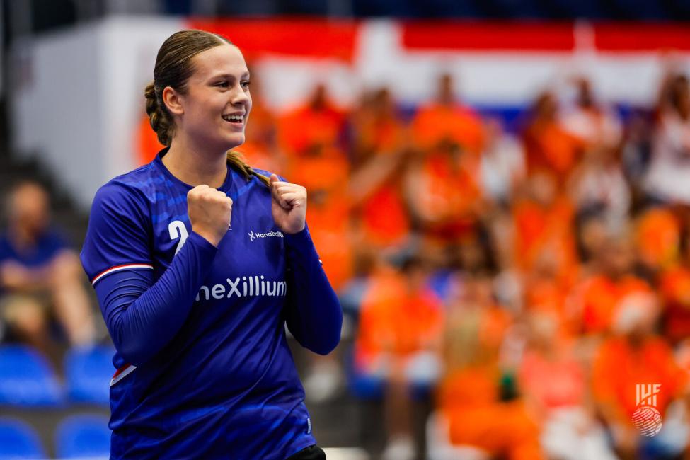 ORANJE U18 MEISJES: IN TWEEDE HELFT DOOFT DE WK-KAARS
