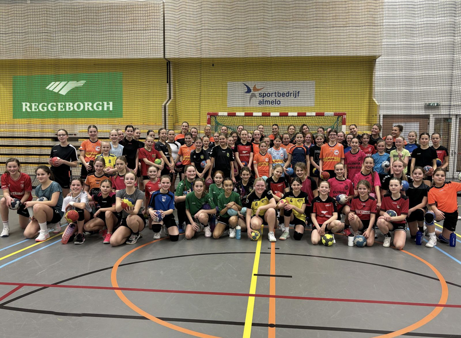HANDBALSCHOOL TWENTE: CLINIC D-JEUGD OMLIJST MET TOPDUELS