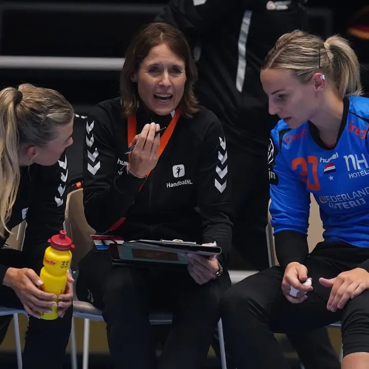 DANIEL LARSSON STOPT ALS KEEPERSTRAINER BIJ ORANJE-VROUWEN, DEBBIE KLIJN OPVOLGSTER