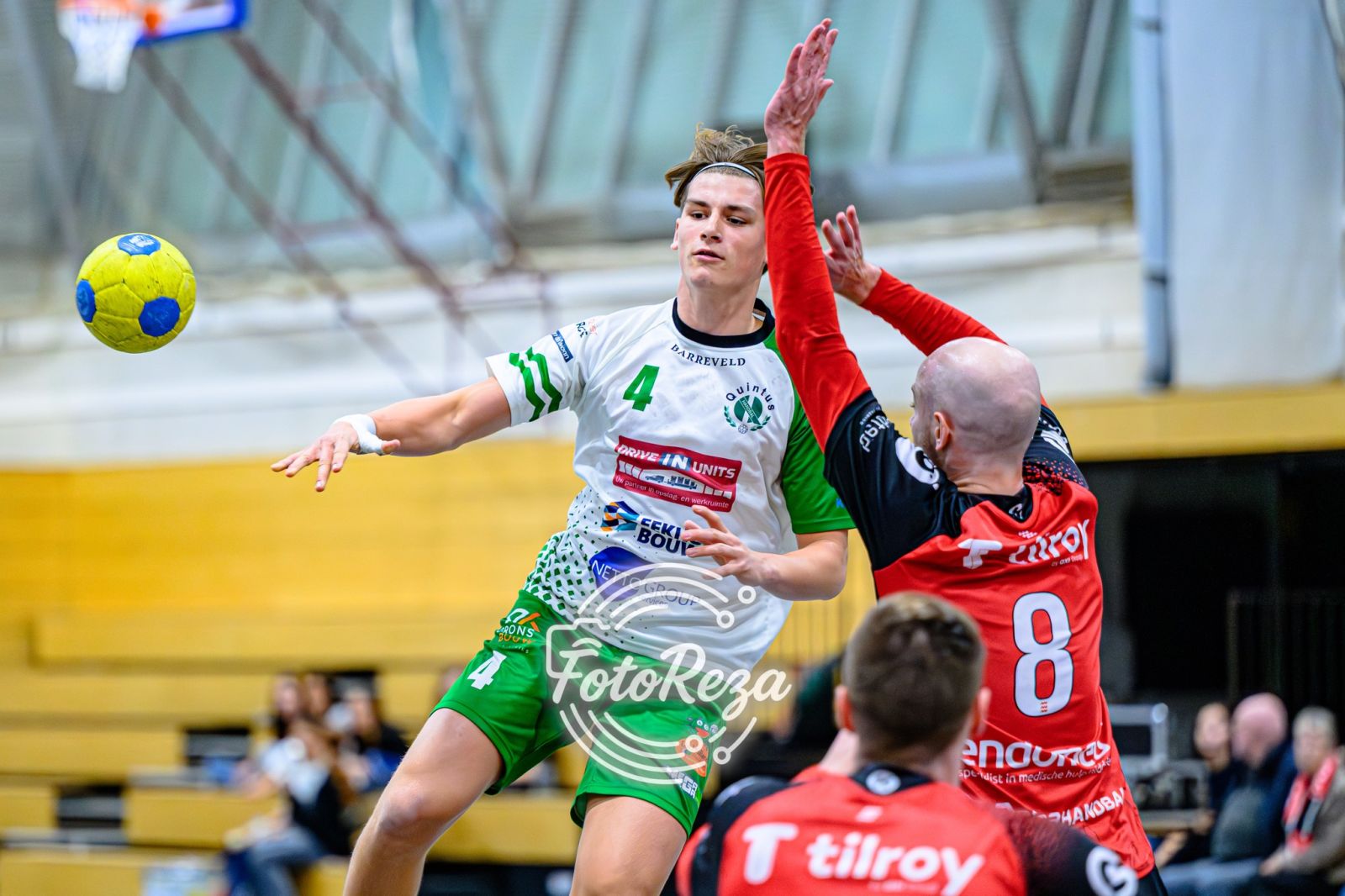 MANNEN QUINTUS ZORGEN VOOR SPEKTAKEL; VROUWEN TE SLORDIG