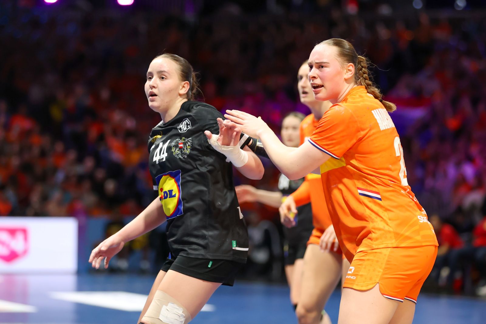 NEDERLAND OVERLOOPT OOSTENRIJK IN TWEEDE HELFT