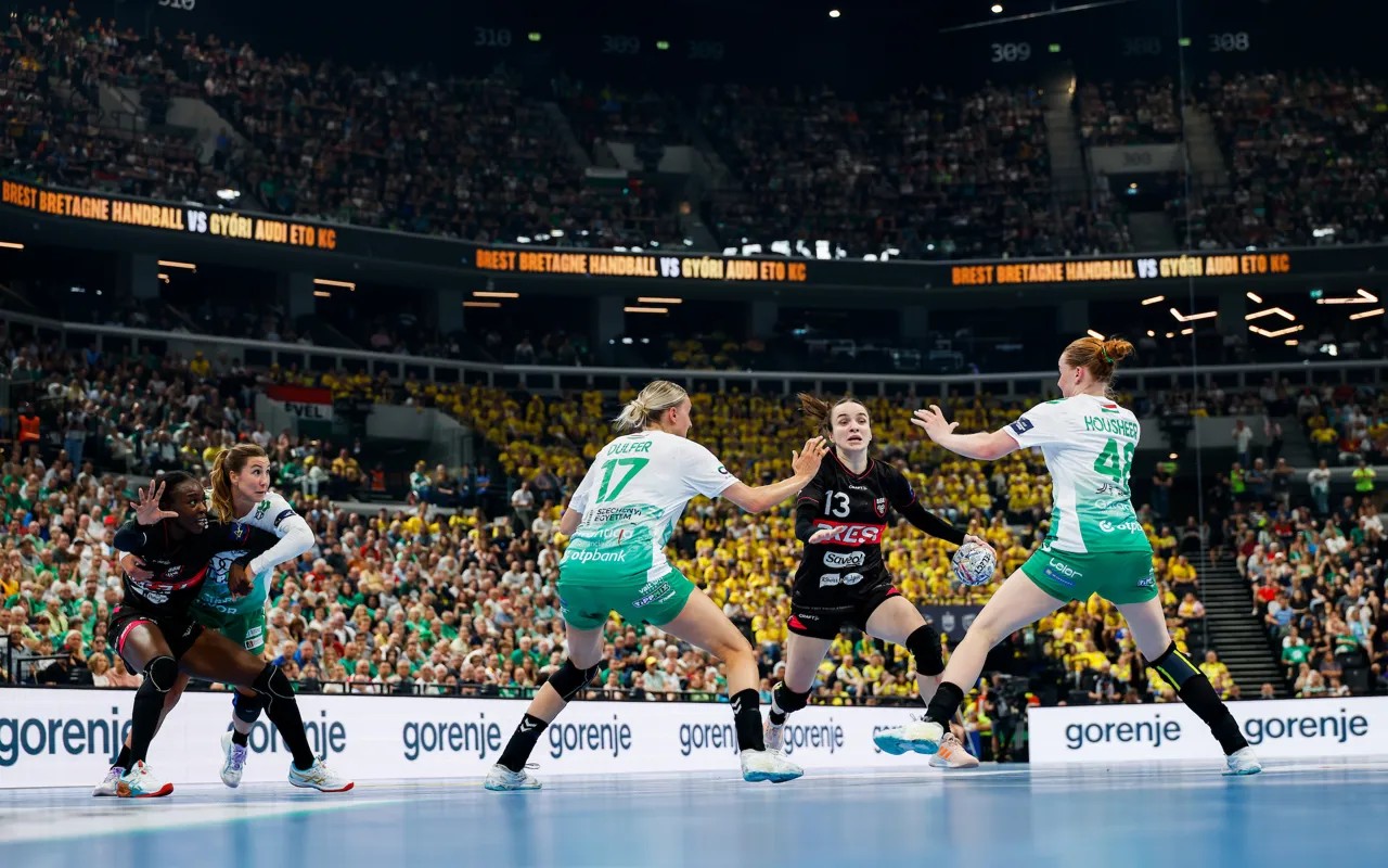 GYÓR OPNIEUW IN CL-FINALE; METZ SCHRIJFT GESCHIEDENIS