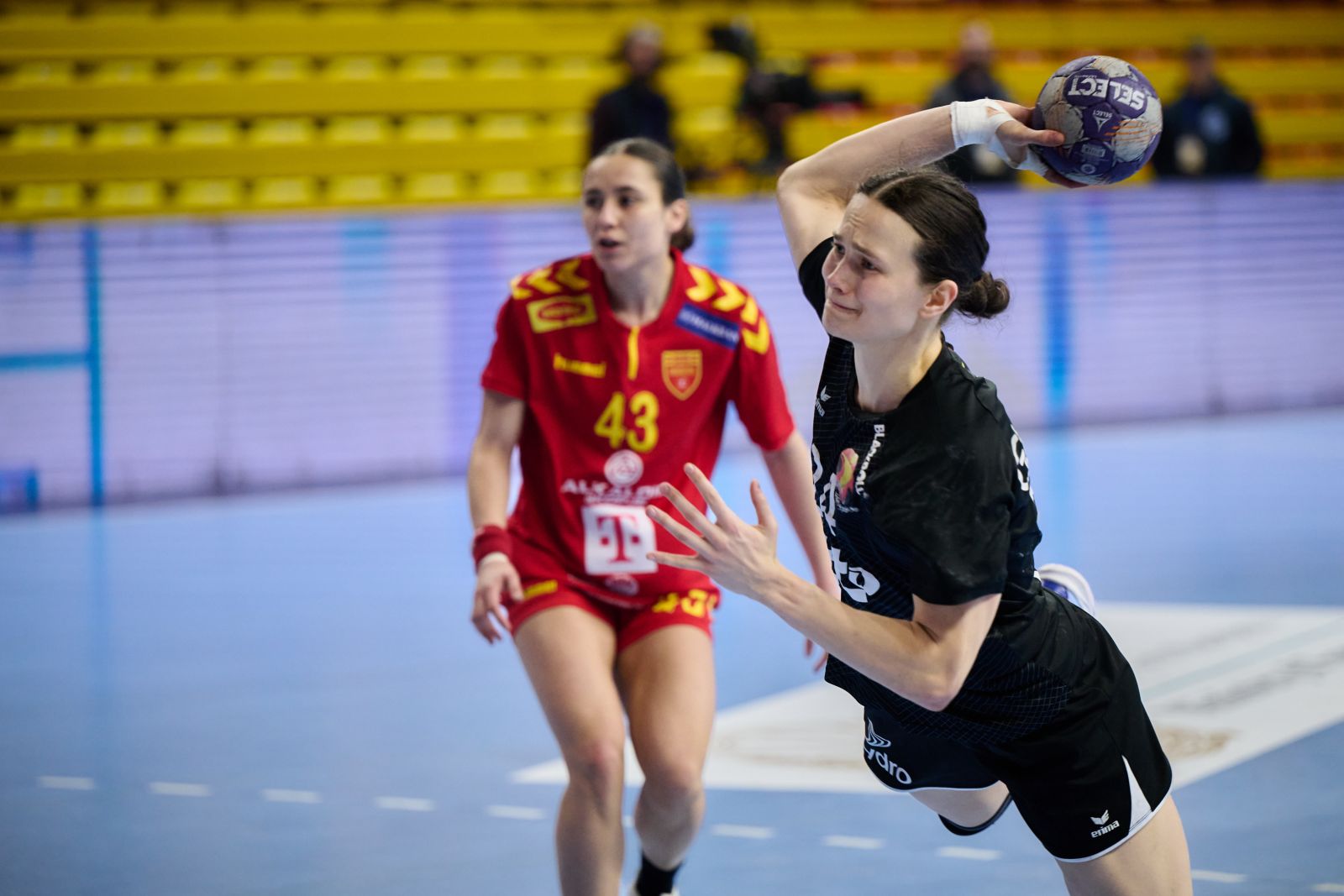 BELGISCHE VROUWENPLOEG KOESTERT SPRANKJE HOOP NA NEDERLAAG