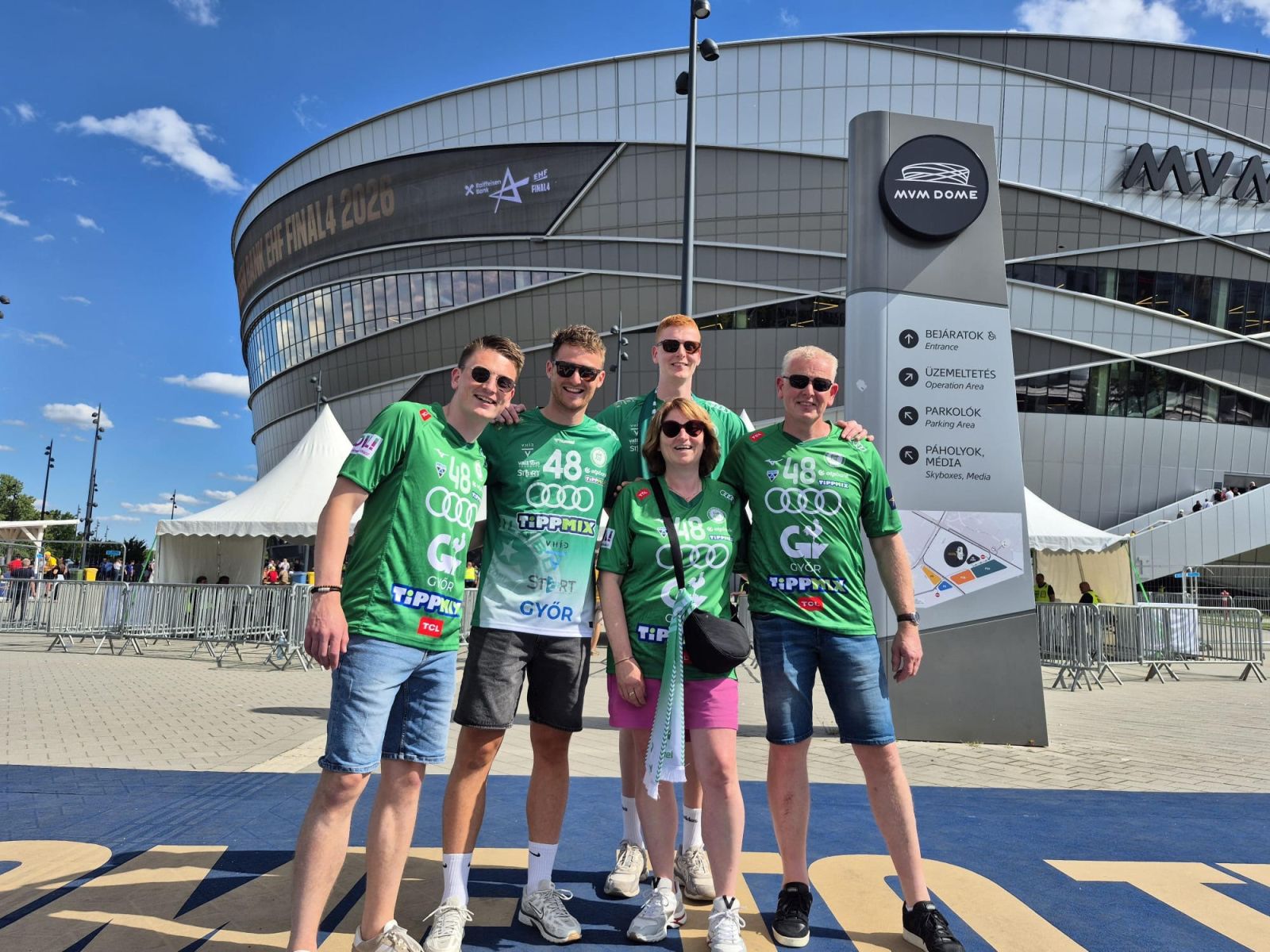 QUINTET VASTE SUPPORTERS DIONE HOUSHEER VEEL ONDERWEG