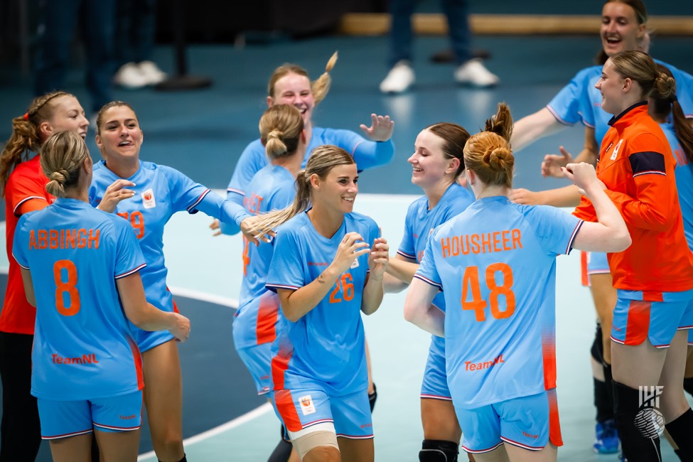 NEDERLAND OPENT KWARTFINALES MET DUEL TEGEN DENEMARKEN