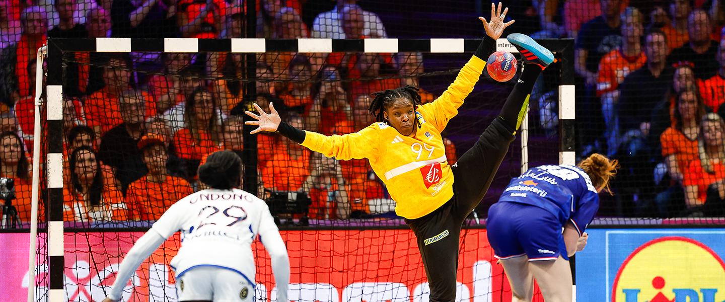 DUITSLAND ONTTROONT WERELDKAMPIOEN FRANRKIJK; FINALE BEREIKT