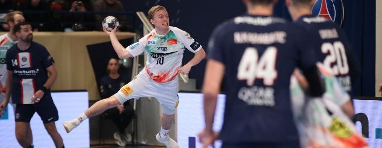 GISLI KRISTJANSSON HALF JAAR UIT ROULATIE; PSG OP TOURNEE IN JAPAN EN DUITSLAND