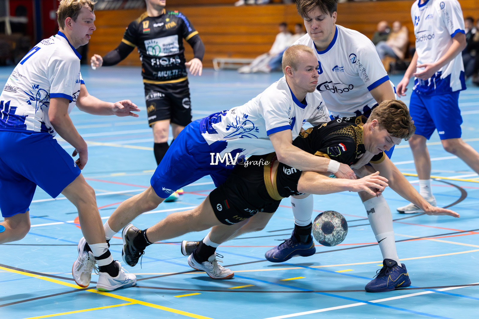 HELLAS EN WHC/HERCULES STRIJDEND TEN ONDER TEGEN TOPCLUBS