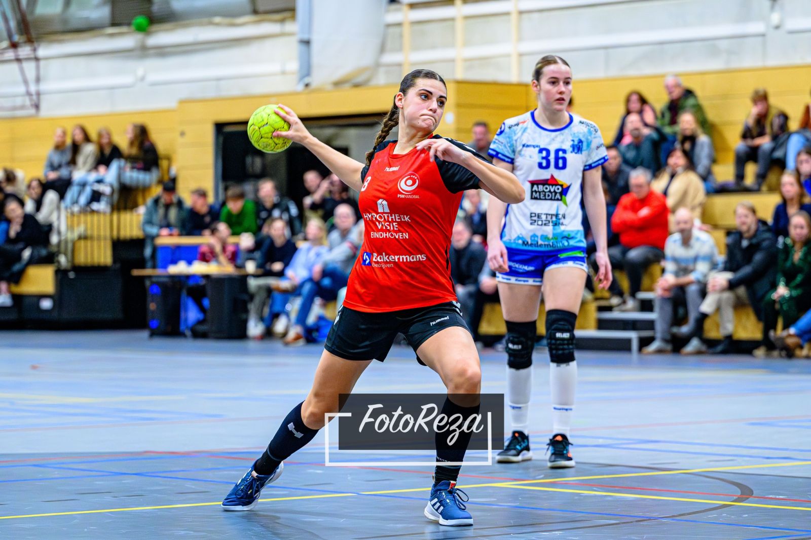 OPVALLEND: HANDBALTALENT JELENA OSTOJIC VAN SEW NAAR RIVAAL VZV