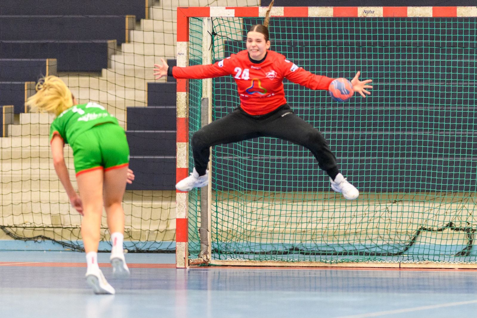 KEEPERSRUIL: KRUISBANDBLESSURE LIZA ROVERS, JESSY BRULS VERVANGT, TESS TACKEN NAAR GELEEN