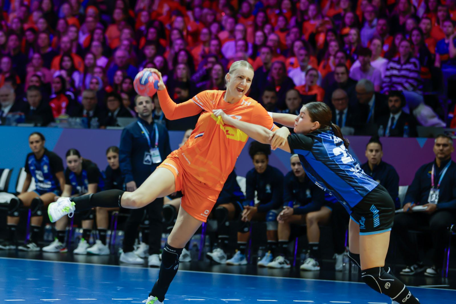 DAG 3: ORANJE WINT, SPANJE STRUIKELT, DUITSLAND, SERVIË, MONTENEGRO DOOR