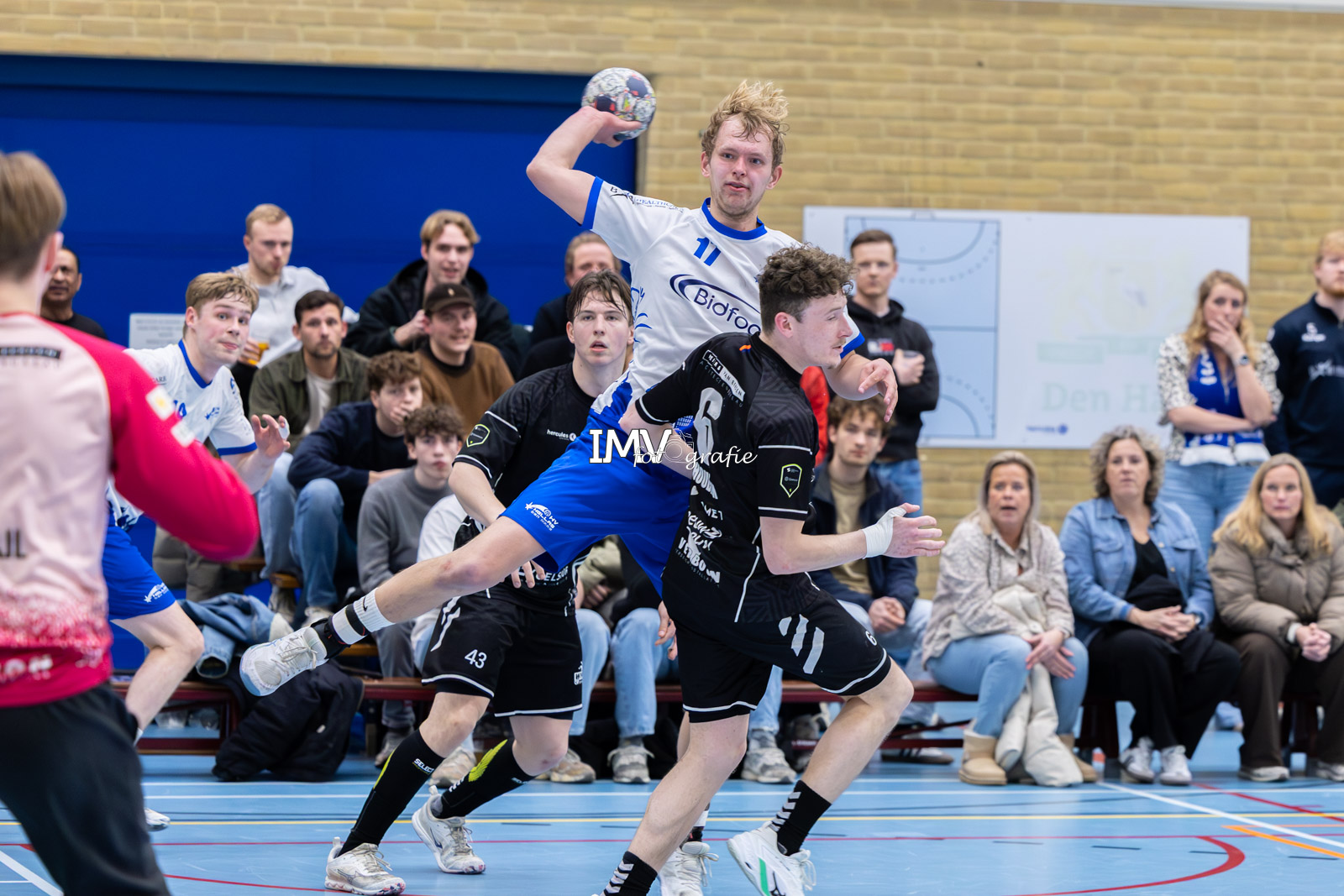 OPNIEUW TROEFT WHC/HERCULES HELLAS AF IN BOEIENDE DERBY