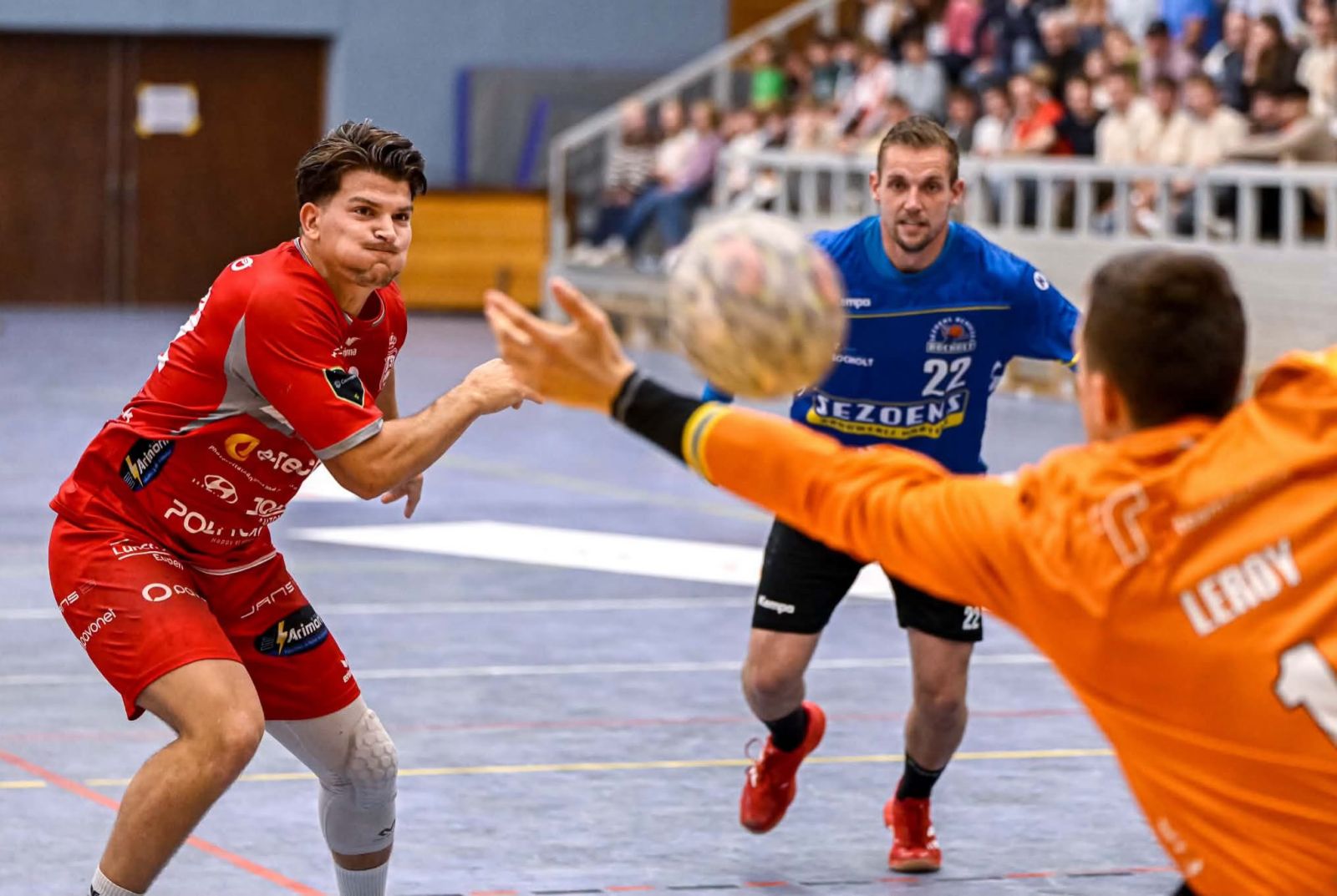 BOCHOLT WURMT ZICH MOEIZAAM LANGS EUPEN