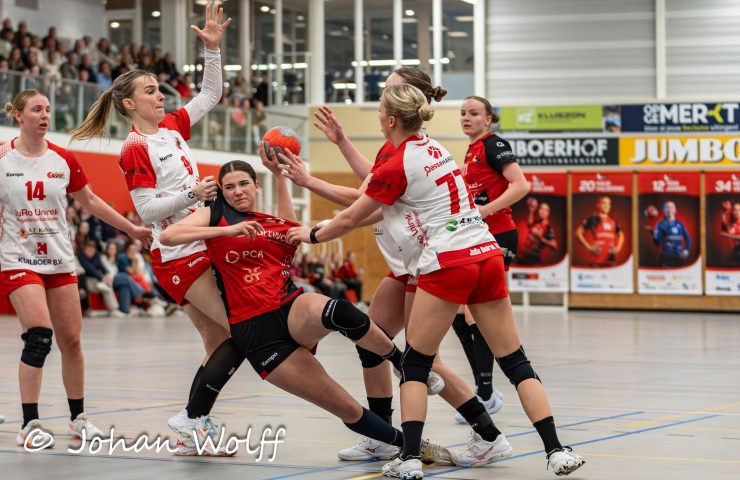 KWIEK WEER KOPLOPER; KAMPIOEN VZV VERRASSEND VERSLAGEN