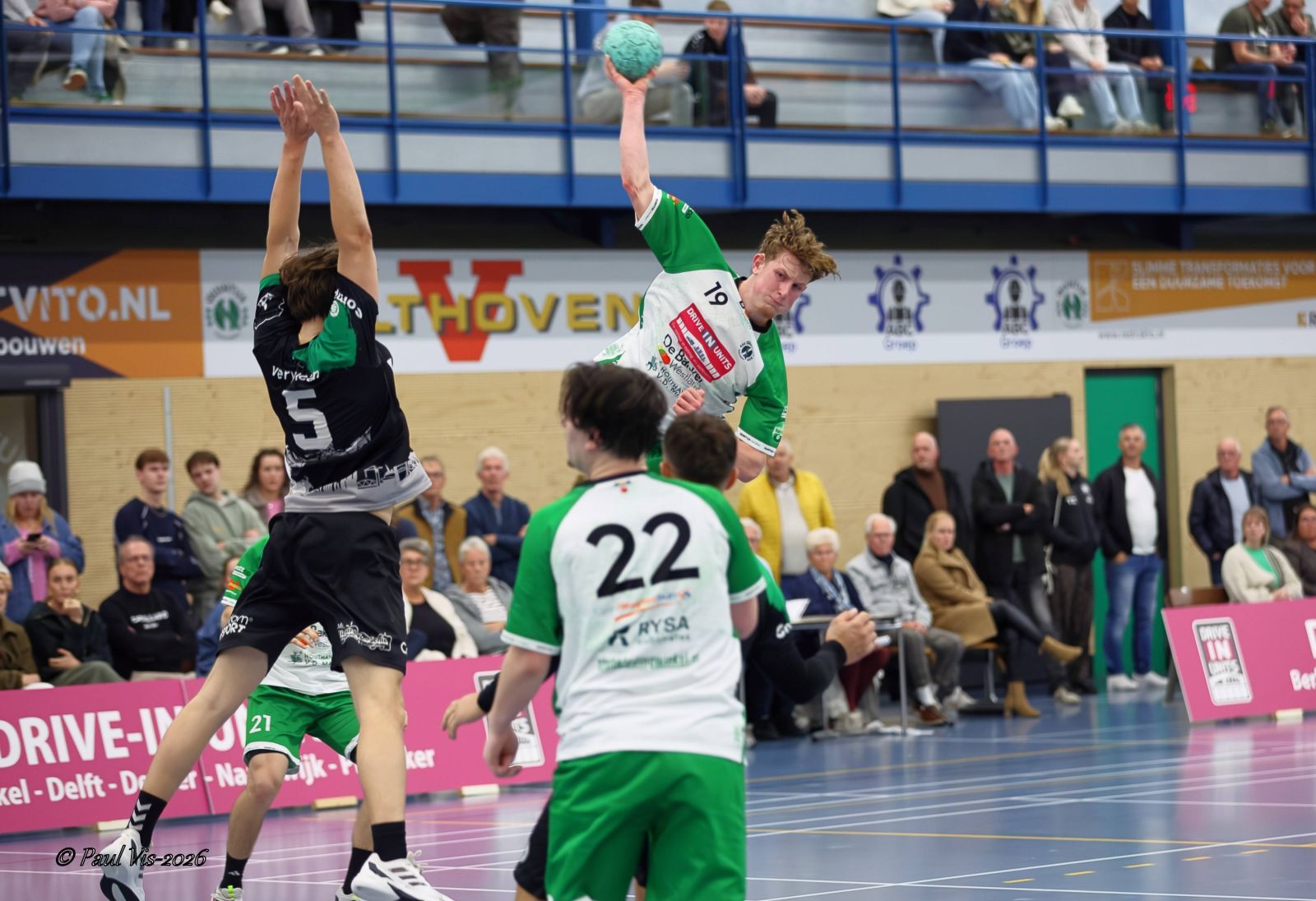 QUINTUS MAAKT INDRUK MET STERK OPTREDEN; HAAKT AAN BIJ DE TOP