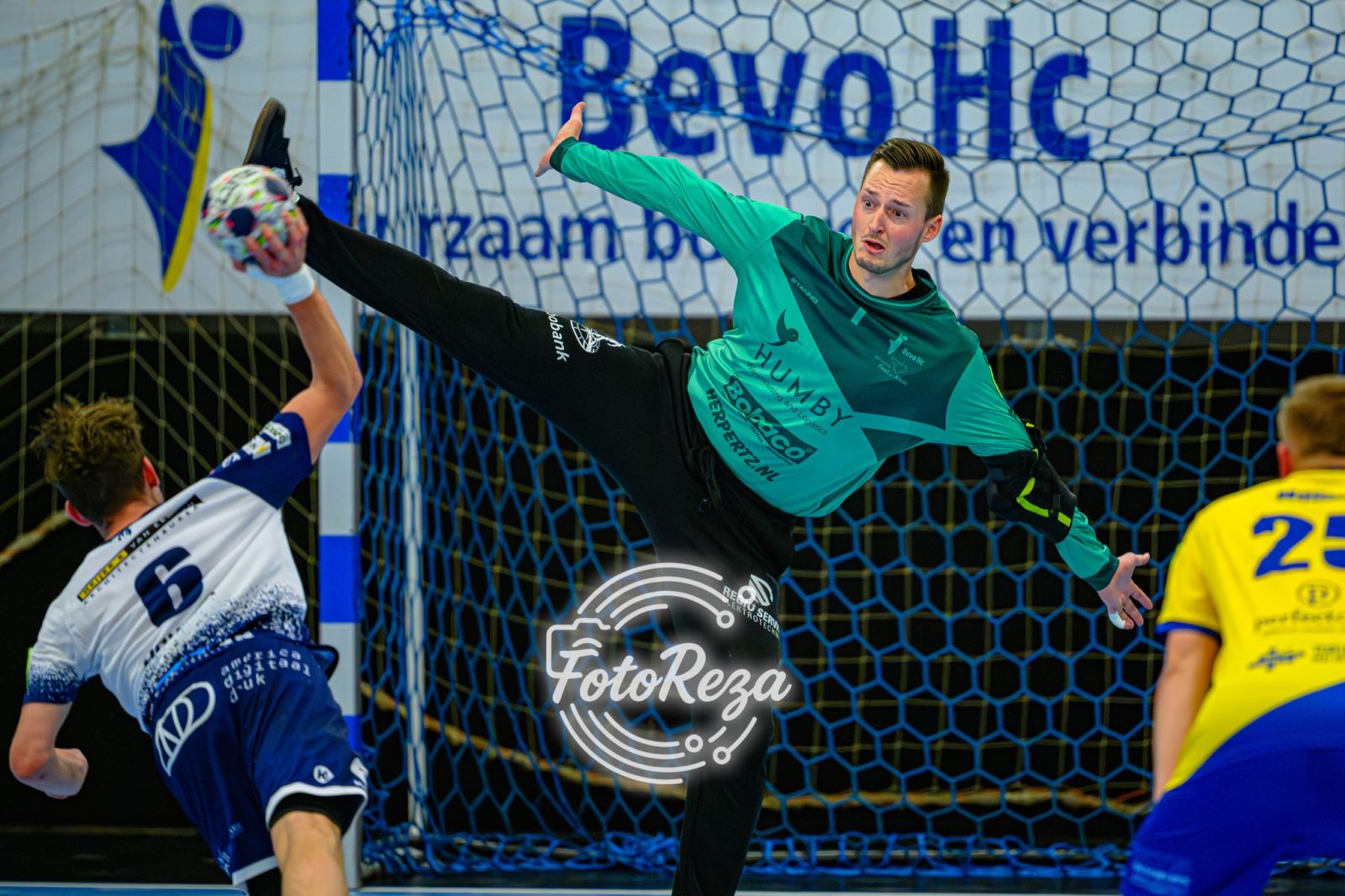 BEVO HEEFT HANDEN VOL AAN ENTHOUSIAST SPELEND HOUTHALEN