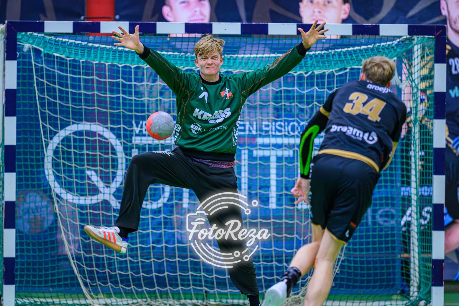 VOLENDAM HAALT ZIJN GRAM NA UITGLIJDER TEGEN BOCHOLT; VISÉ DE KLOS