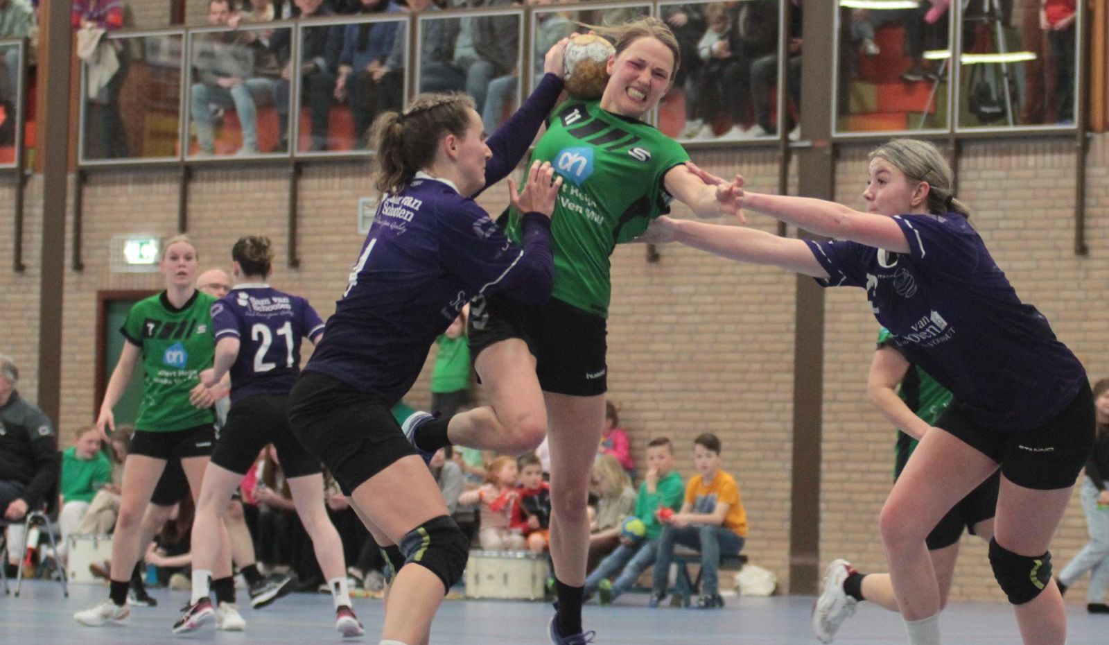 MILLSE HANDBALSTERS DRAAIEN WARM VOOR BESLISSENDE TOPPER