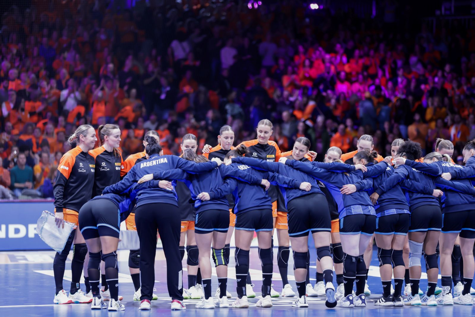 DAG 3: ORANJE WINT, SPANJE STRUIKELT, DUITSLAND, SERVIË, MONTENEGRO DOOR