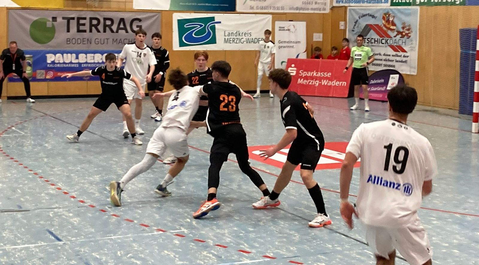 SPARKASSEN CUP: ORANJE U18 TOONT TWEE GEZICHTEN TEGEN OOSTENRIJK