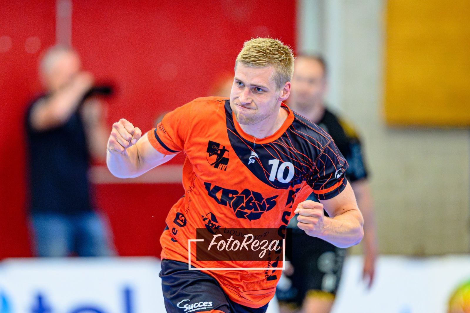 VOLENDAM HAALT ZIJN GRAM NA UITGLIJDER TEGEN BOCHOLT; VISÉ DE KLOS