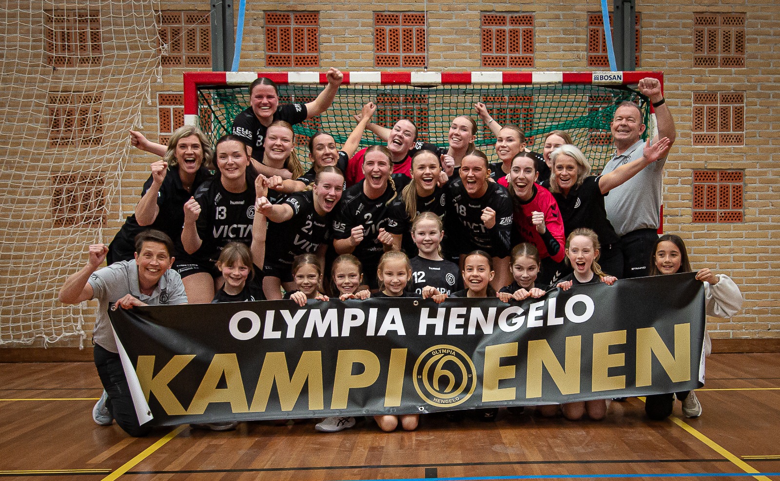OOK FEEST IN HENGELO: VROUWENPLOEG OLYMPIA NAAR TWEEDE DIVISIE