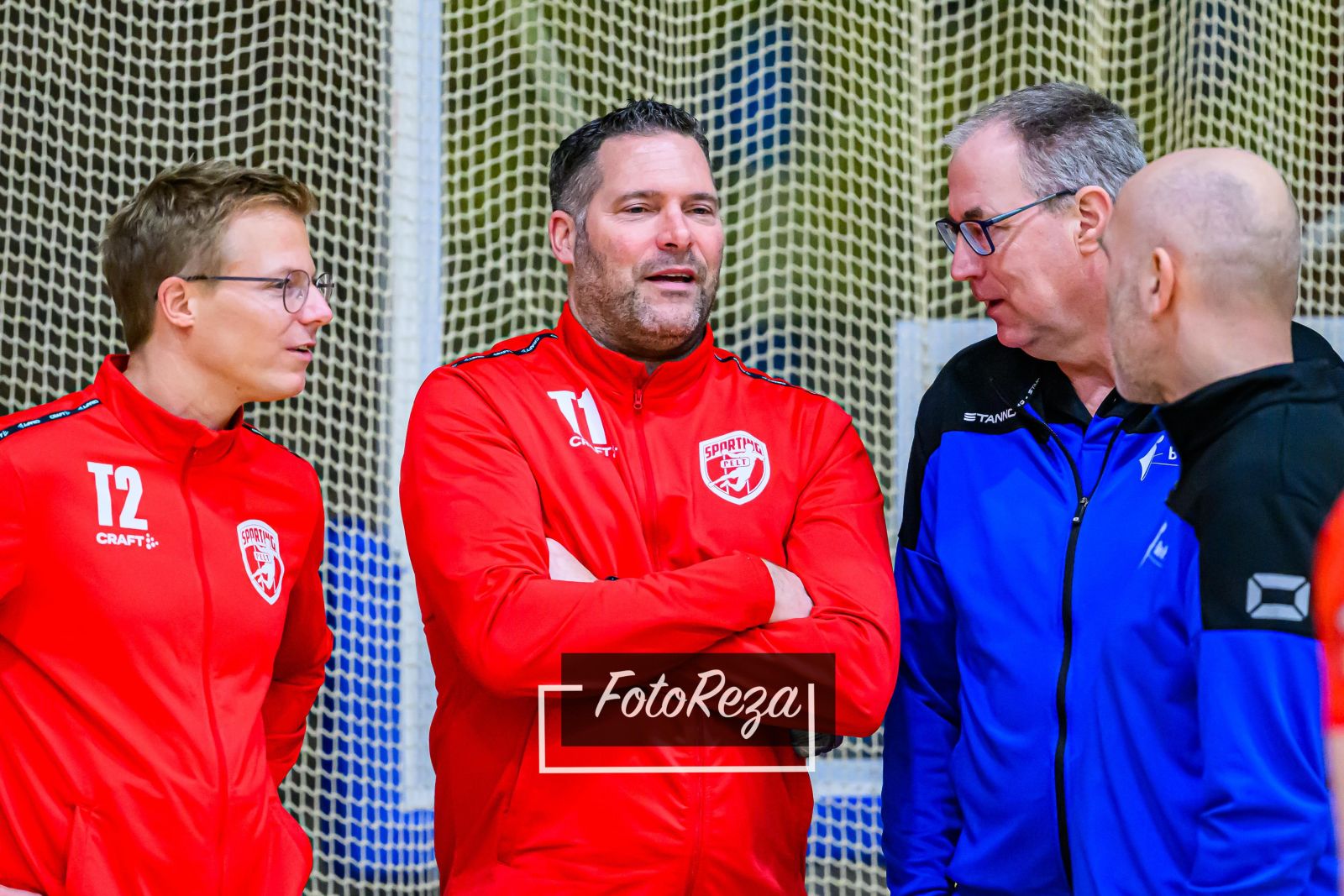 BELGISCHE TITELSTRIJD: SPORTING PELT EN VISÉ OP KOP; BOCHOLT HAAKT AF