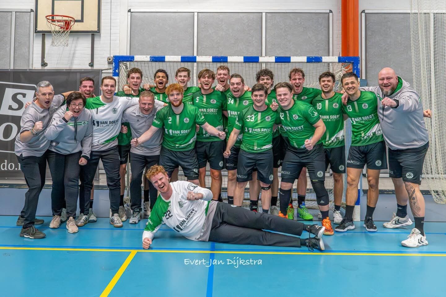 DRINGEN VOOR EEN PLEK IN DE BEKERFINALE