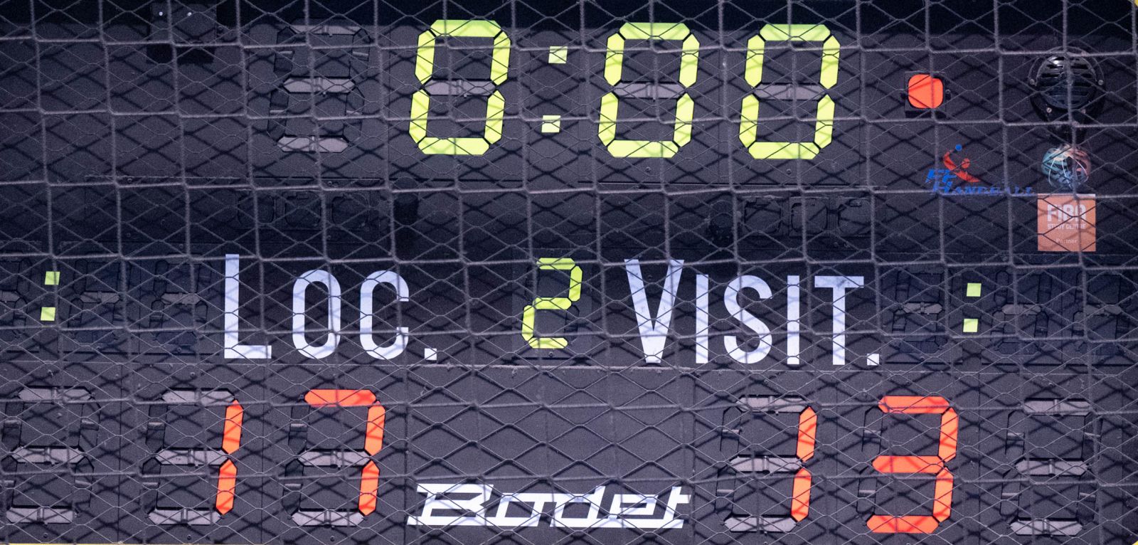 HOUTHALEN HOUDT ÉÉN HELFT STAND TEGEN SPORTING PELT