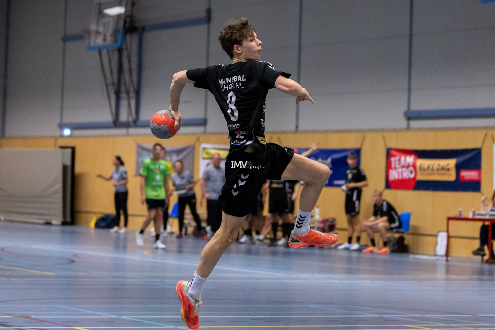 MAT WHC/HERCULES NIET OPGEWASSEN TEGEN GEMOTIVEERD VOLENDAM