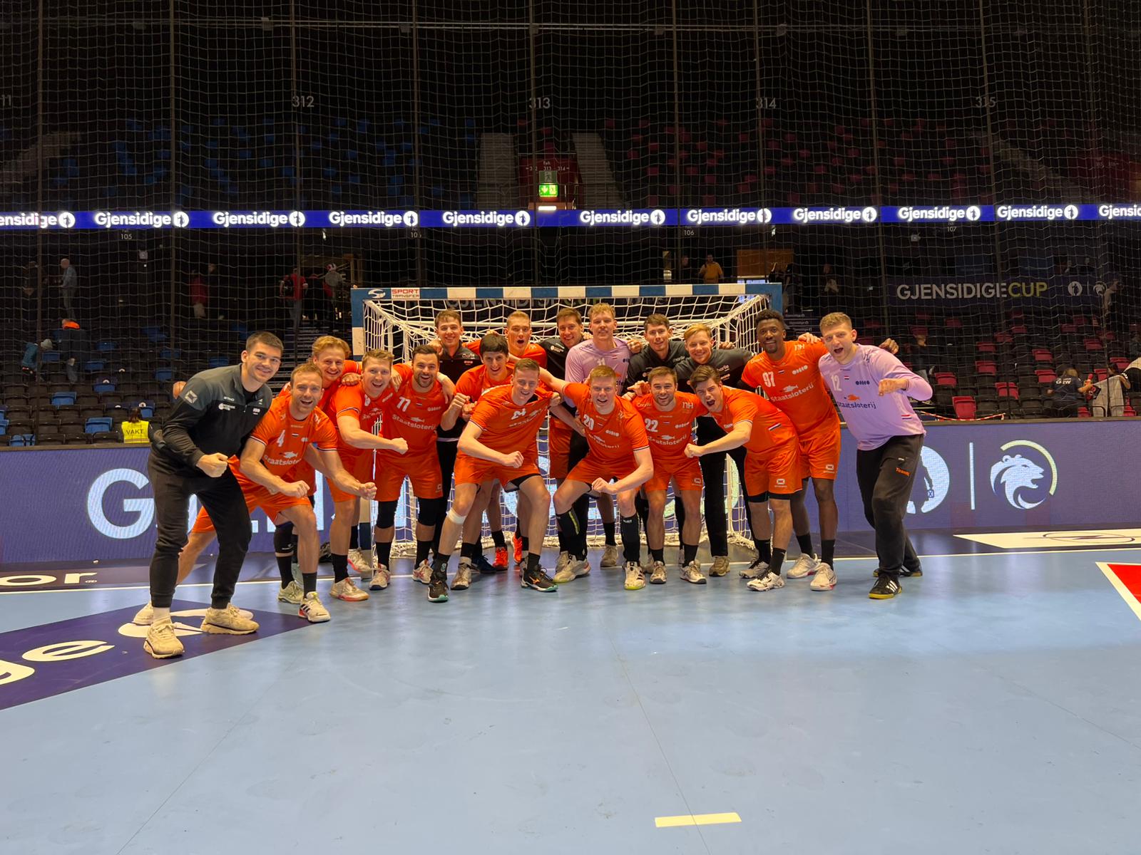 NEDERLAND BEGINT AAN VIERDE EK