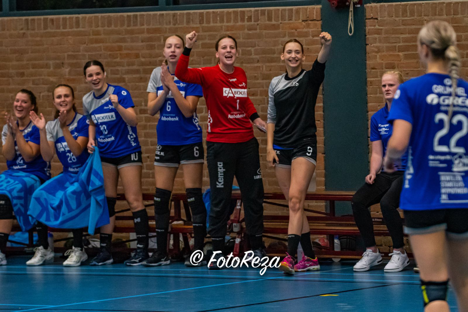 KEEPERSRUIL: KRUISBANDBLESSURE LIZA ROVERS, JESSY BRULS VERVANGT, TESS TACKEN NAAR GELEEN