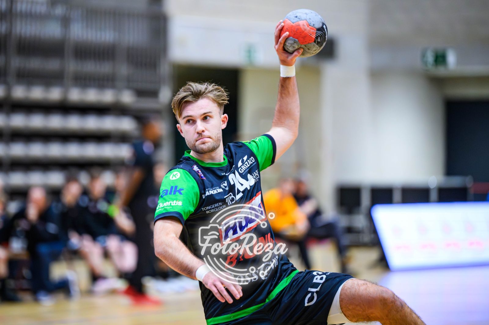 HUBO HANDBAL IN SLOTSECONDEN LANGS VOLENDAM