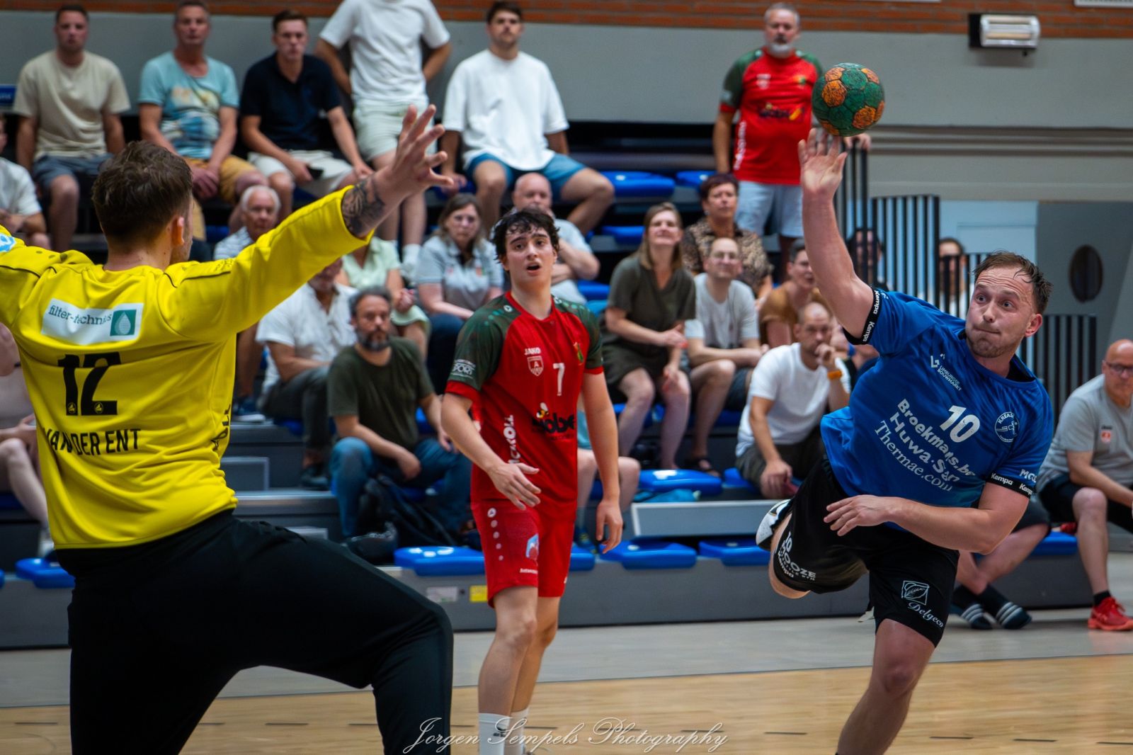 HOUTHALEN DUWT SASJA UIT SUPER HANDBALL LEAGUE