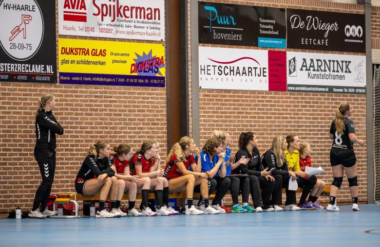 HV 100% HAARLE ZOEKT HOOFDTRAINER/-TRAINSTER