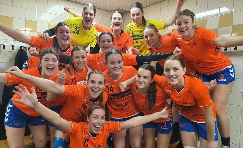 DAMES HMC IN VEILIGE HAVEN NA WINST OP HELLAS