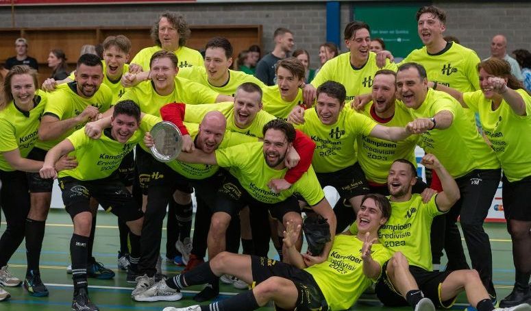 PRACHTIG SLOT EREDIVISIE MET HOUTEN ALS TERECHTE KAMPIOEN