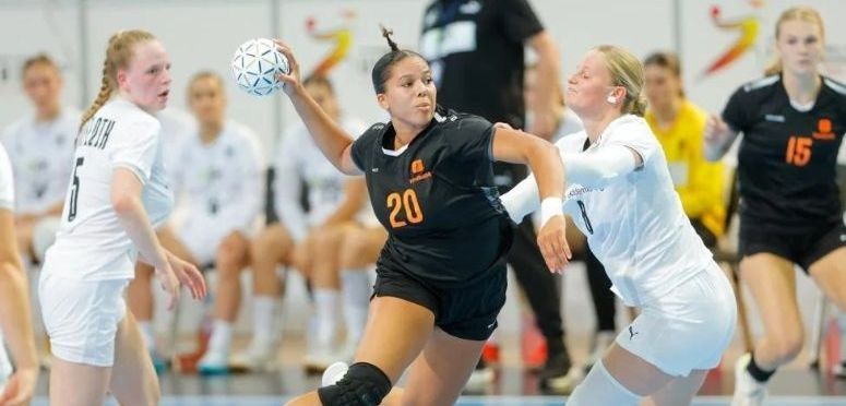 ORANJE U18 SLAAT IN TWEEDE HELFT GENADELOOS TOE