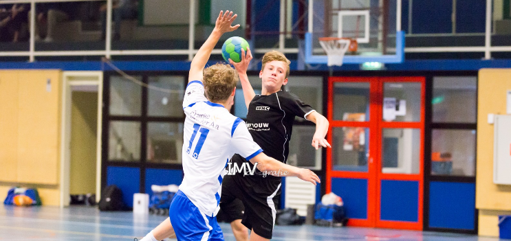 KNAPPE ZEGE HELLAS; RUIME WINST WHC/HERCULES; EHC TE TAM