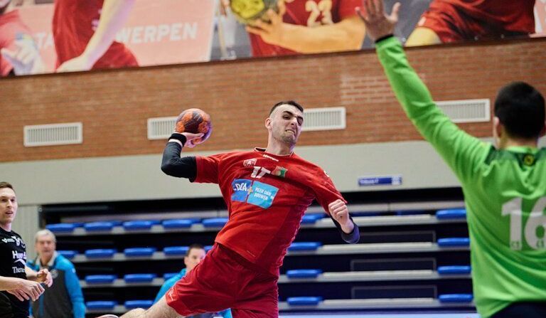 SASJA LUISTERT FEESTJE OP MET WINST OP HUBO HANDBAL 2